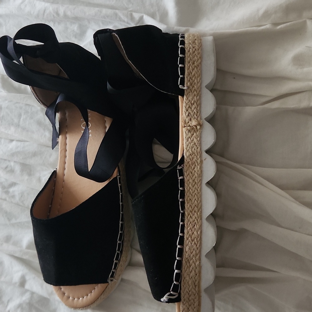Sandals - Picture 2 of 4